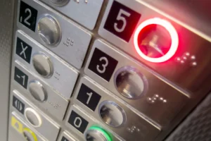 Asansörde Kaldım, Ne Yapmalıyım?